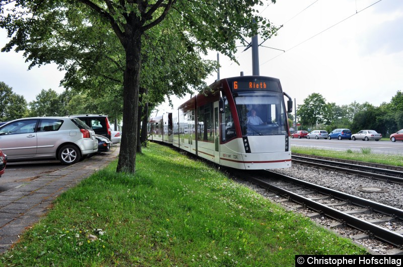 TW 724+723 in der Warschauer Straße als Linie 6 kurz vor der Haltestelle Berliner Straße. Bild: TW 724+723 in der Warschauer Straße als Linie 6 kurz vor der Haltestelle Berliner Straße.