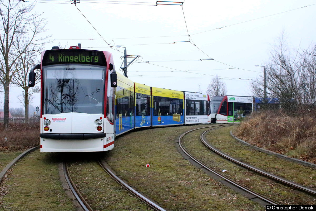 Bild: Tw 640+720 als Linie 4 in der Schleife Hauptfriedhof.