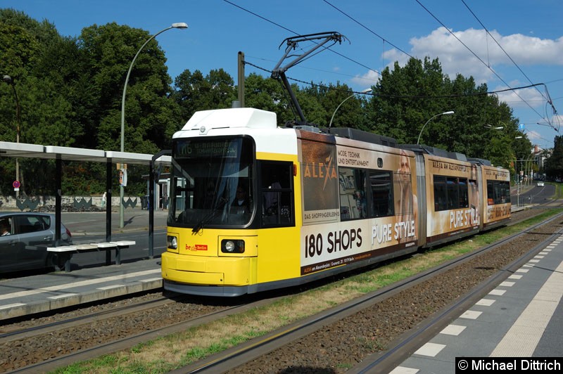 1055 als Linie M6 an der Haltestelle Platz der Vereinten Nationen mit Ziel U Schwartzkopffstr.
Der letzte Einsatztag mit diesem Ziel. Bild: 1055 als Linie M6 an der Haltestelle Platz der Vereinten Nationen mit Ziel U Schwartzkopffstr.
Der letzte Einsatztag mit diesem Ziel.