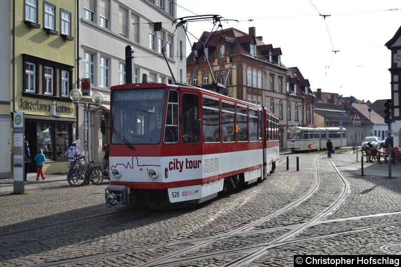 Bild: TW 520 an der Stadtrundfahrthaltestelle Domplatz.