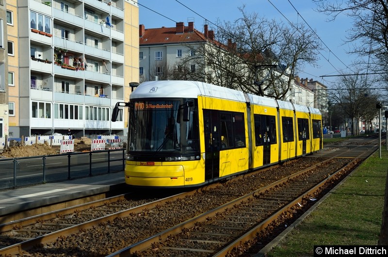 Bild: 4019 als Linie M10 an der Haltestelle Arnswalder Platz.