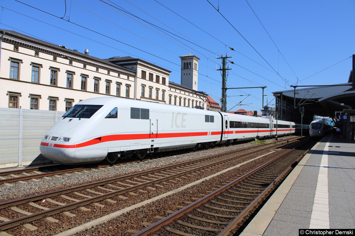 401 073-2 auf Testfahrt bei einen Halt in Erfurt Hauptbahnhof.