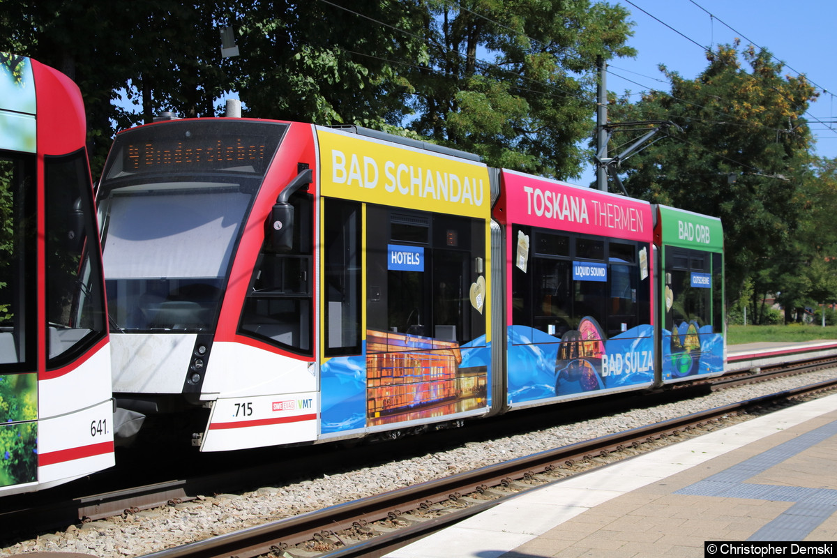 Tw 641+715 (zweiter Wagen) beim Verlassen der Haltestelle Stadion Ost.
