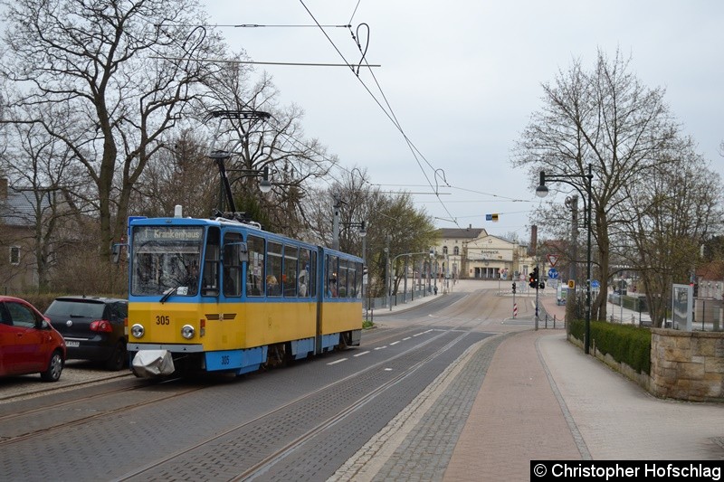 Bild: TW 305 als Linie 1 in der Bahnhofstraße.