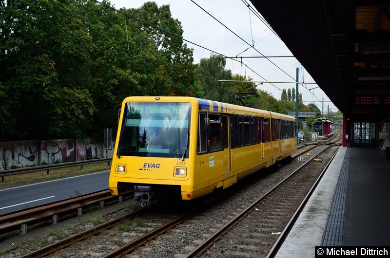 Bild: 5233 als Linie U18 auf dem Weg nach Mülheim Hbf. kurz hinter der Haltestelle Rosendeller Straße.