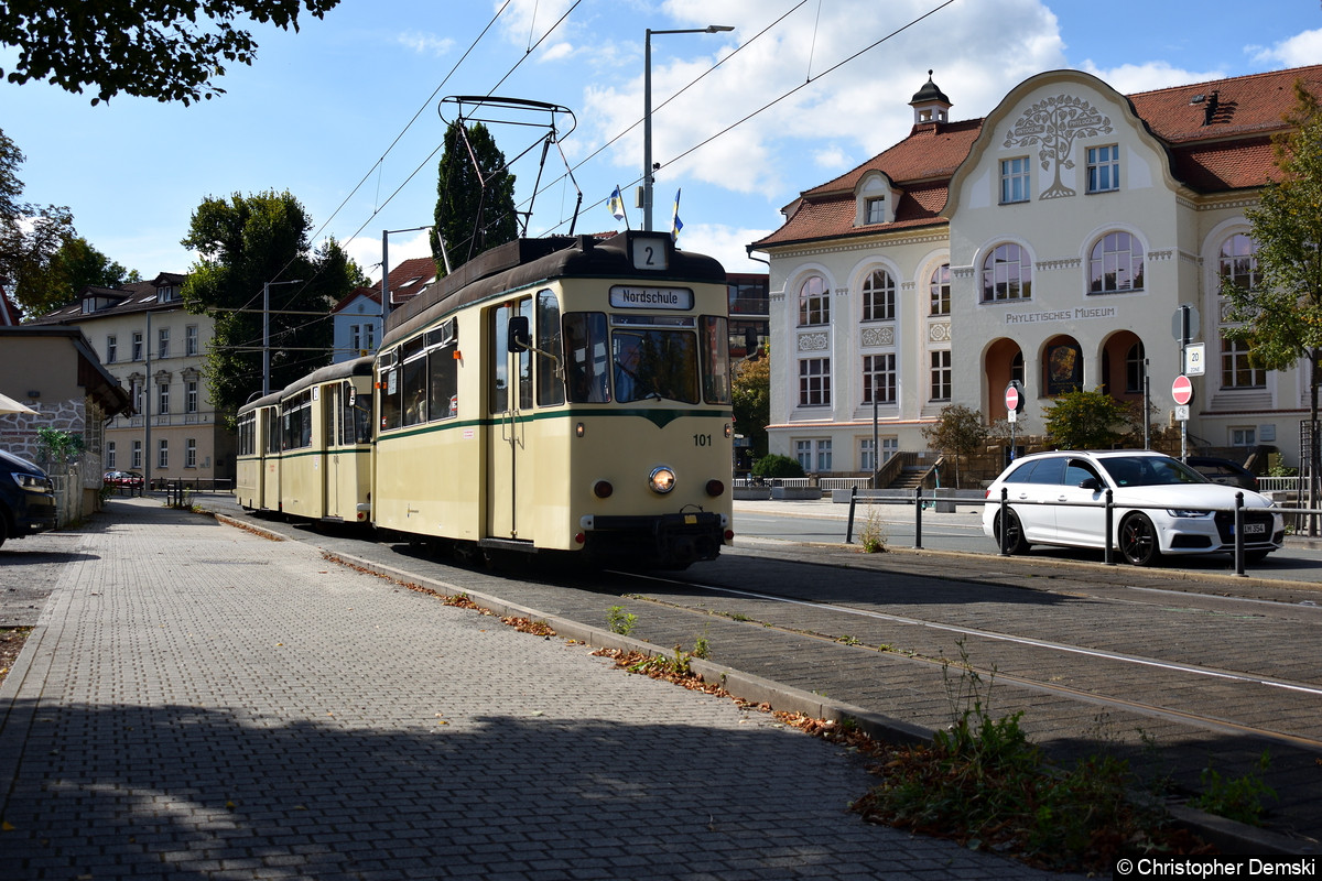 HTW 101+BW 155+BW 207 kurz vor der Haltestelle Paradiesbahnhof,West.