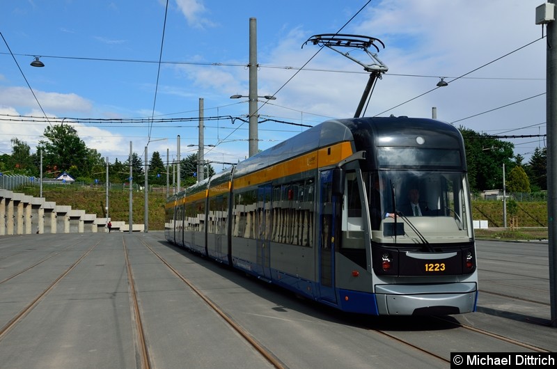 Bild: Eine Runde um den Hof drehte mit dem 1223 der sächsische Verkehrsminister Martin Dulig.
