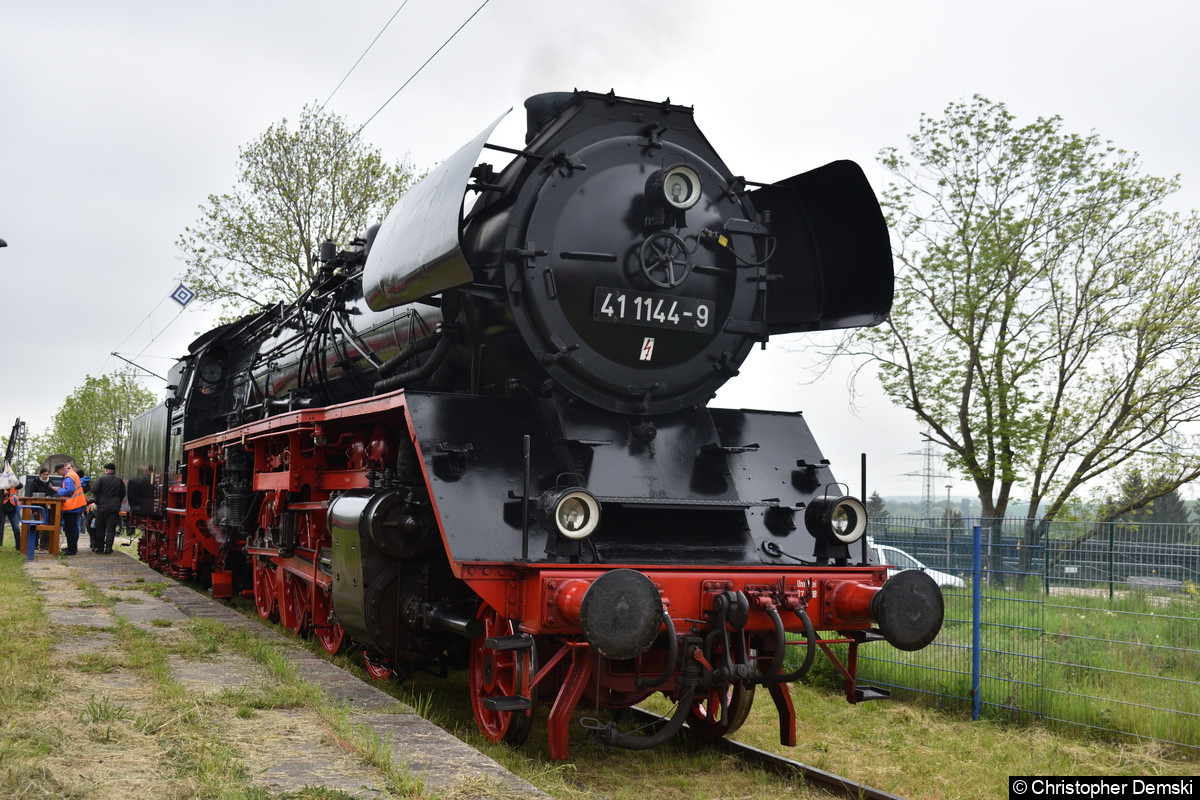 Bild: 41 1144-9 im Bw Weimar. Sie wurde für kleine Führerstandsmitfahrt eingesetzt.