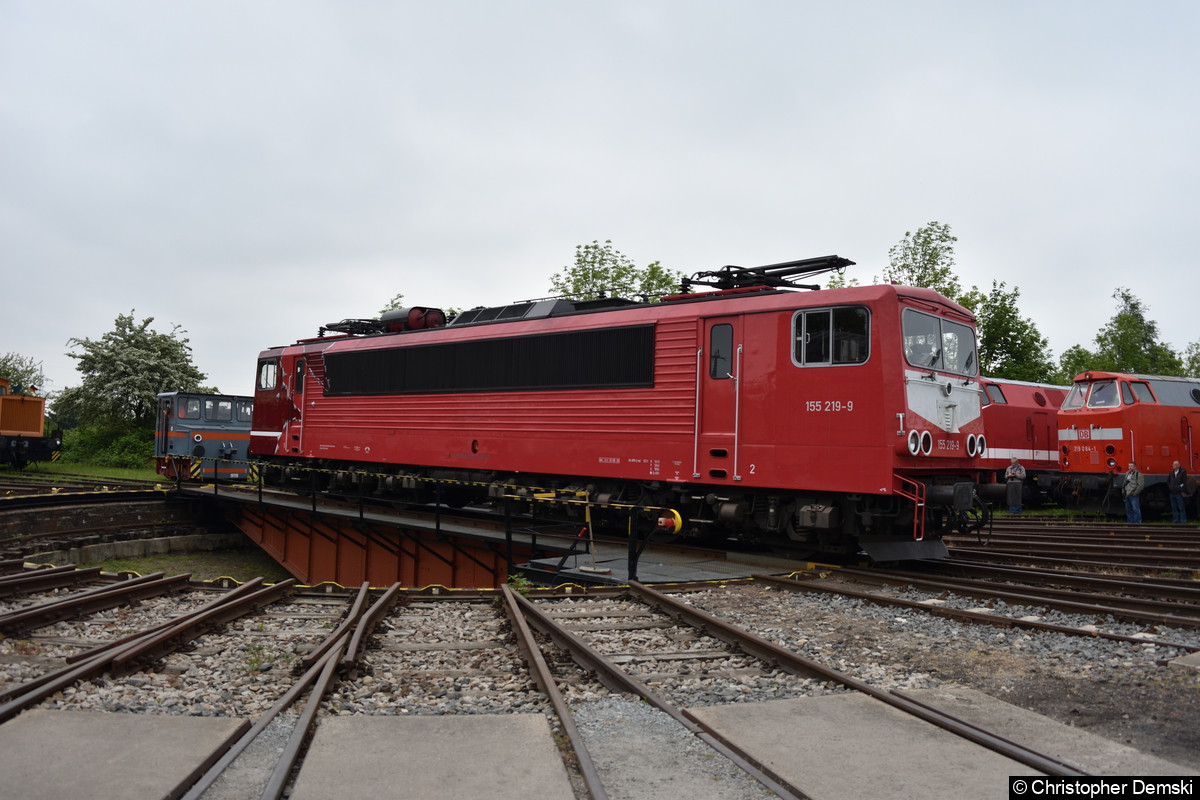 Bild: 155 219-9 auf der Drehscheibe im BW Weimar.