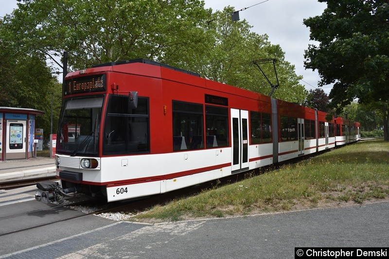 Bild: TW 604+602 als Linie 1 an der Thüringenhalle.