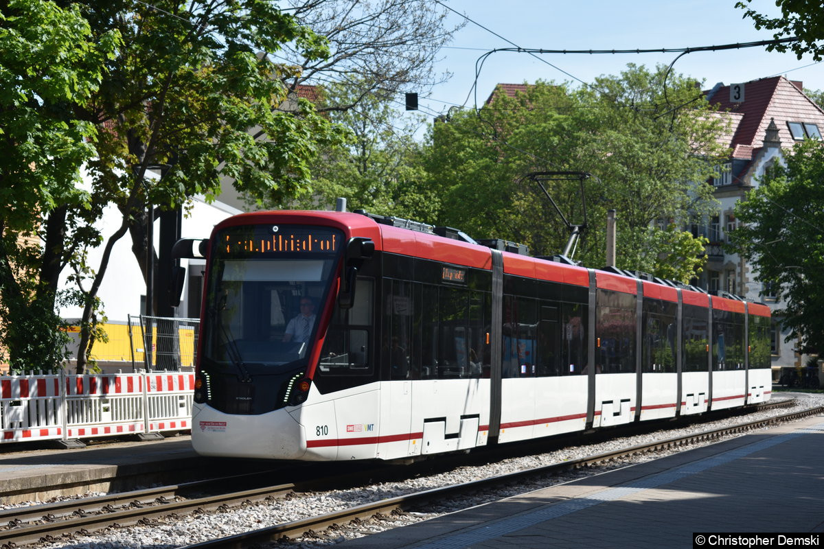 Bild: TW 810 als Linie 4 an der Gorkistraße.