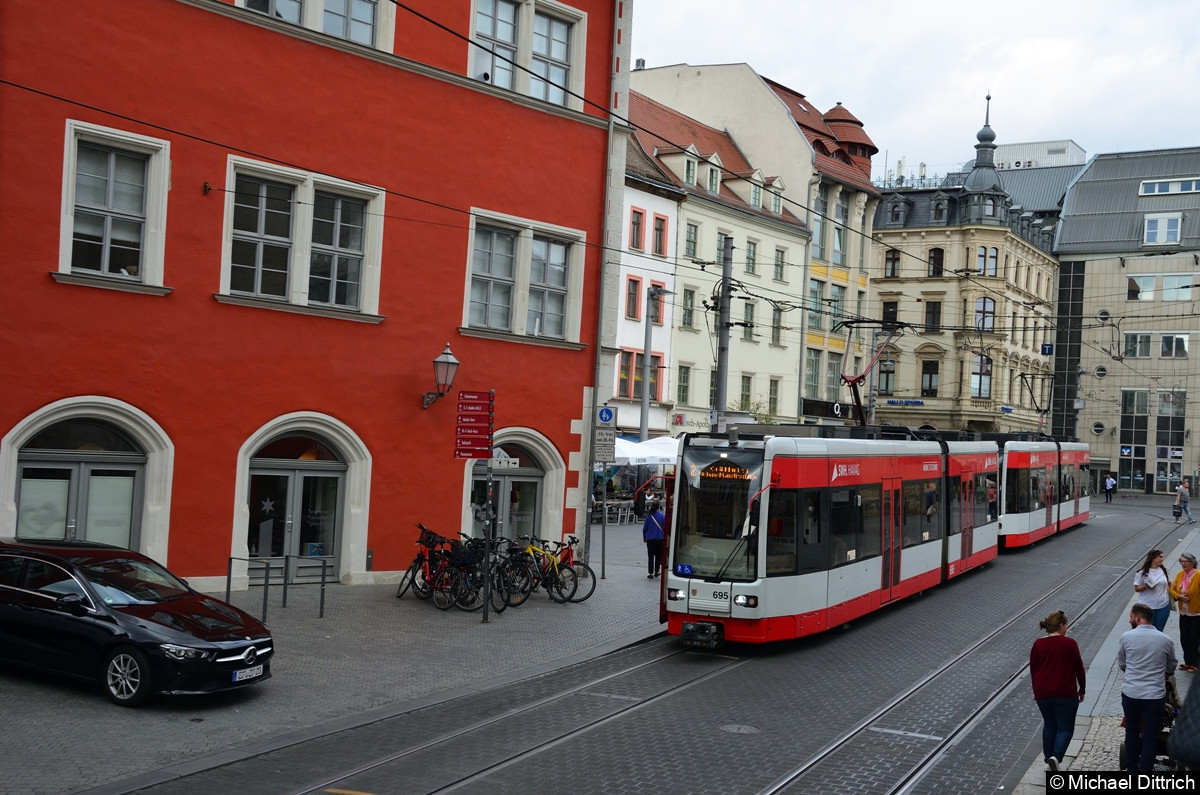 695 + 696 als Linie 2 an der Haltestelle Marktplatz.