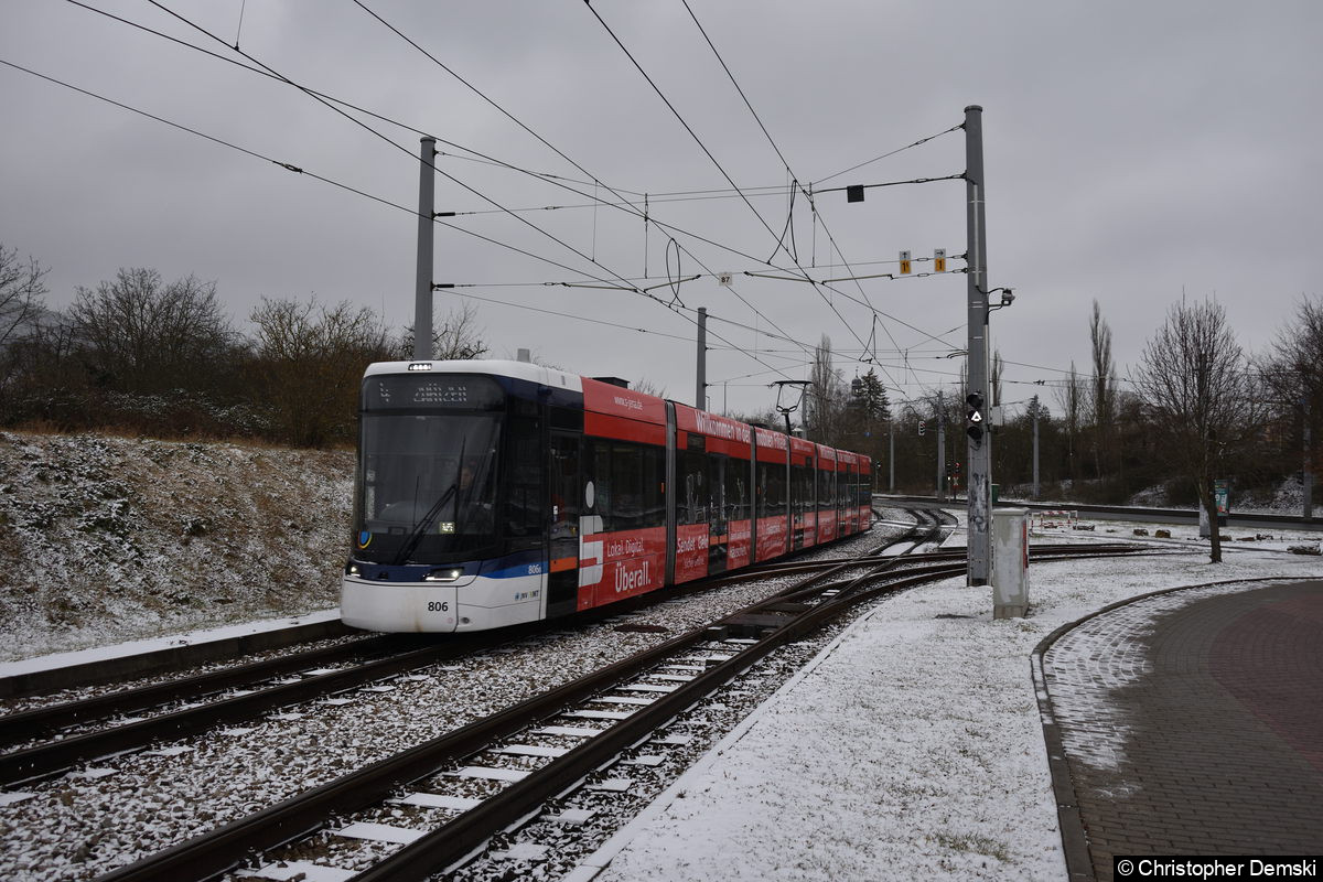 Tw 806 kurz vor der Haltestelle Sparkassen-Arena.