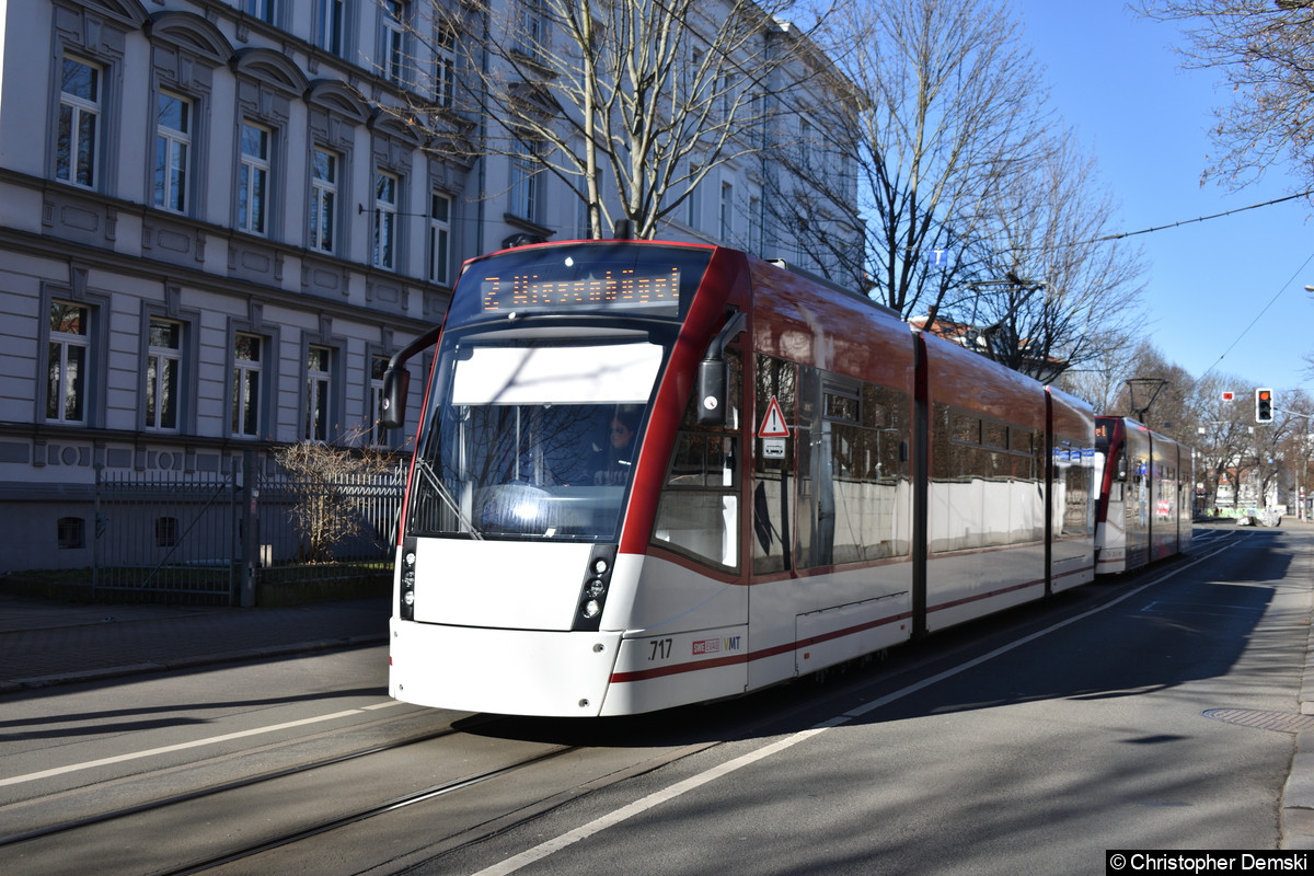Tw 717+714 als Linie 2 in der Lutherstraße.